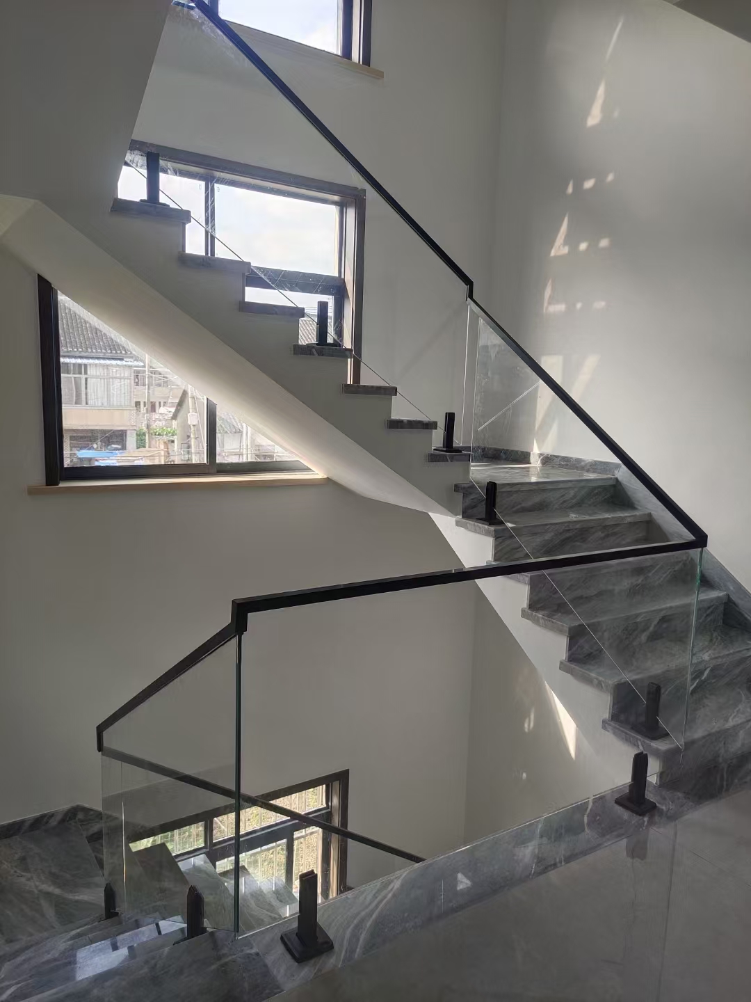 灰色系楼梯